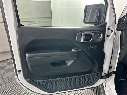 Certified 2022 Jeep Gladiator Sport image 17