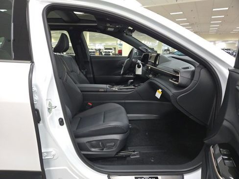 New 2026 Toyota Crown Platinum image 8