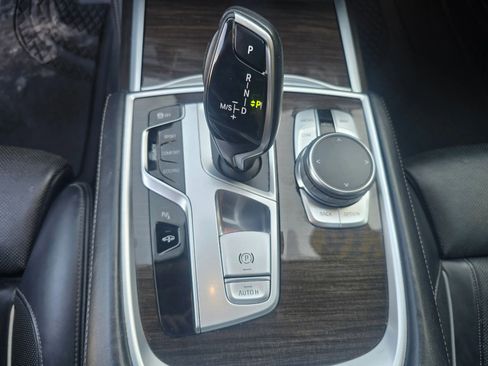 Used 2018 BMW 750i xDrive image 35