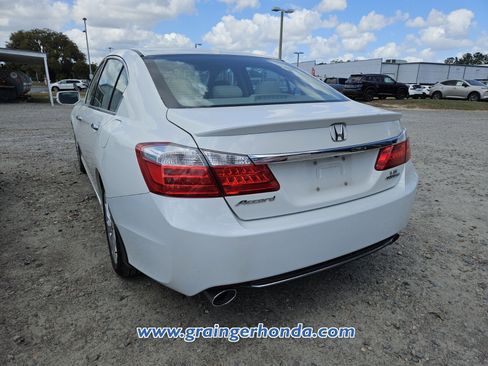 Used 2015 Honda Accord Touring image 10