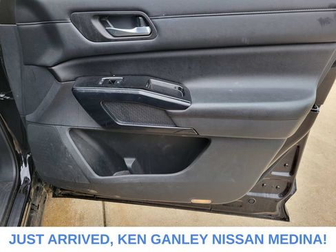 Used 2022 Nissan Pathfinder S AWD/4WD image 23
