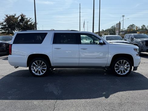 Used 2019 Chevrolet Suburban Premier w/ Premier Plus Edition RWD image 11
