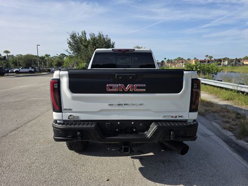 Used 2025 GMC Sierra 2500 AT4X AWD/4WD image 6