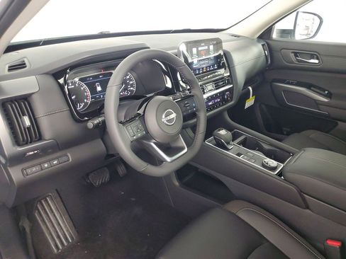 New 2025 Nissan Pathfinder SL image 11