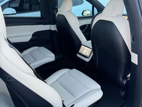 Used 2023 Tesla Model X Plaid image 15