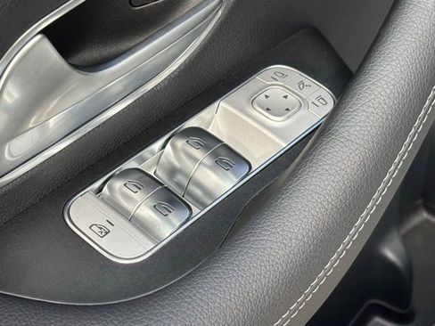 Used 2025 Mercedes-Benz GLS 580 4MATIC image 16