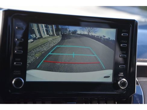 Used 2020 Toyota Corolla LE image 21