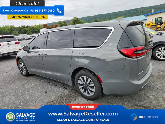 Used 2022 Chrysler Pacifica Touring-L FWD image 3