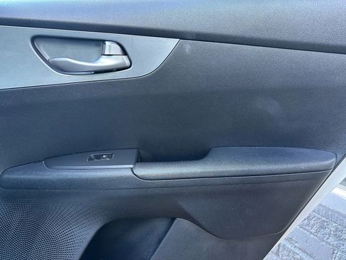 Used 2021 Kia Forte LXS image 9