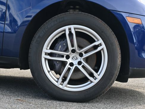 Used 2024 Porsche Macan w/ Premium Plus Package image 21