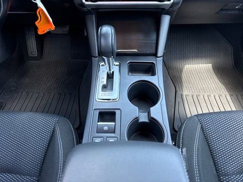 Used 2018 Subaru Outback 2.5i Premium AWD/4WD image 15