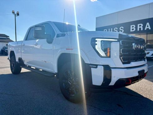 Used 2025 GMC Sierra 2500 AT4 image 3