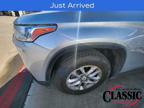 Used 2018 Chevrolet Traverse LS image 13
