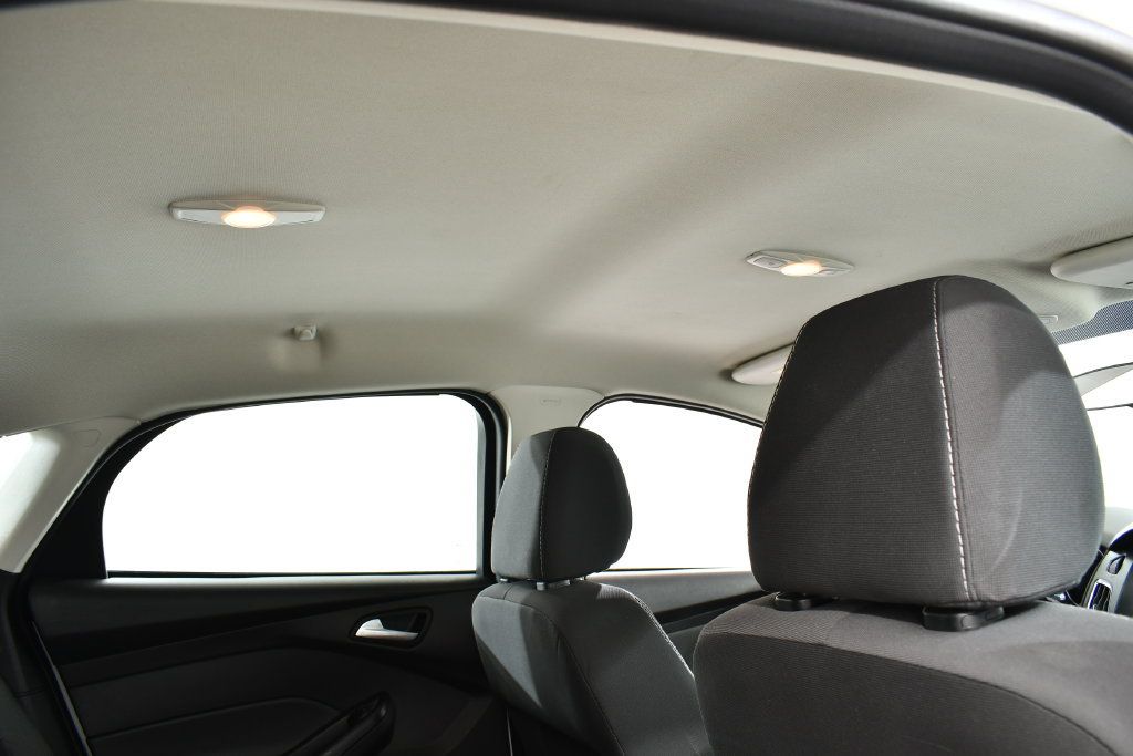 Used 2013 Ford Focus SE w/ SE Winter Pkg FWD image 18