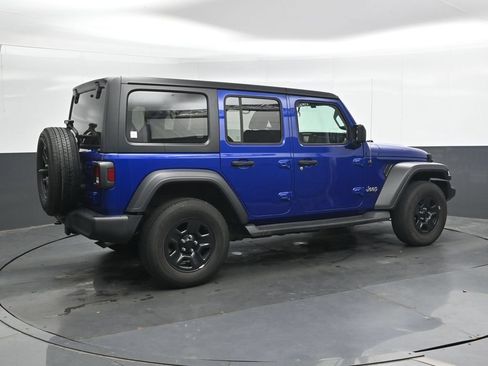 Used 2018 Jeep Wrangler Unlimited Sport AWD/4WD image 3