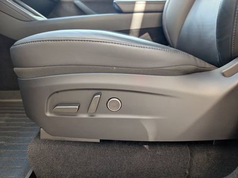 Used 2026 Tesla Model Y Long Range AWD/4WD image 19
