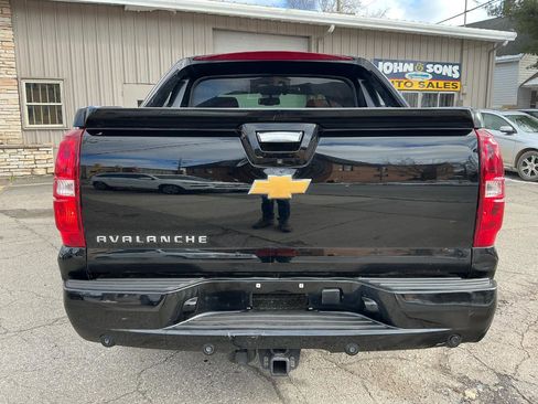 Used 2013 Chevrolet Avalanche LT w/ Suspension Package, Off-Road image 4