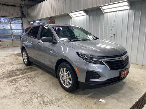 Used 2024 Chevrolet Equinox LS w/ LS Convenience Package AWD/4WD image 2