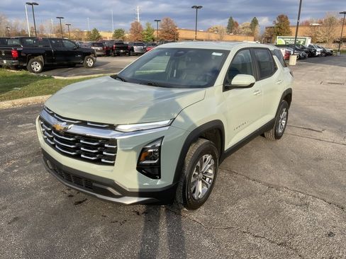 New 2026 Chevrolet Equinox LT w/ Convenience Package II image 3