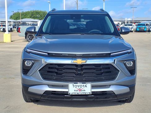 Used 2025 Chevrolet TrailBlazer LT AWD/4WD image 2