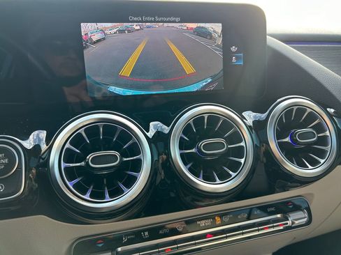 Used 2023 Mercedes-Benz GLA 250 4MATIC image 23