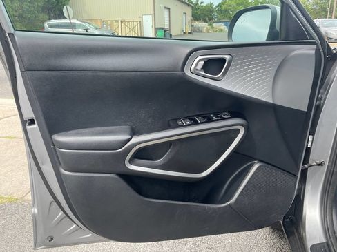 Used 2022 Kia Soul LX w/ Technology Package FWD image 12