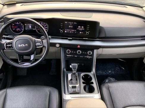 Used 2022 Kia Carnival LX FWD image 14