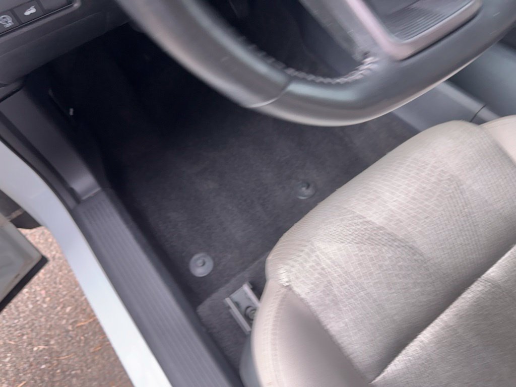 Used 2025 Nissan Rogue SV AWD/4WD image 12