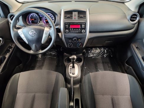 Used 2017 Nissan Versa SV FWD image 5