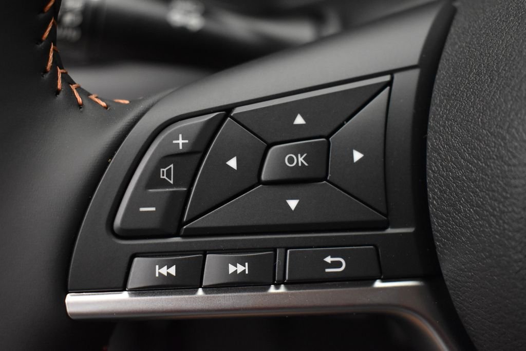 Used 2025 Nissan Sentra SR FWD image 18