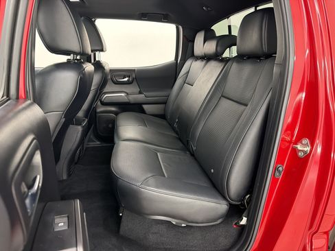 Used 2022 Toyota Tacoma TRD Off-Road w/ TRD Premium Off Road Package AWD/4WD image 28