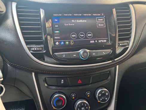 Used 2021 Chevrolet Trax LT FWD image 27