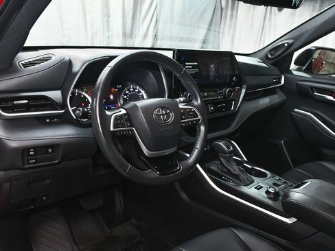 Used 2024 Toyota Highlander XSE AWD/4WD image 20