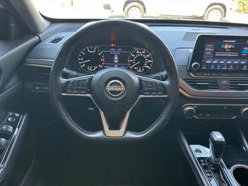 Used 2023 Nissan Altima 2.5 SR FWD image 16