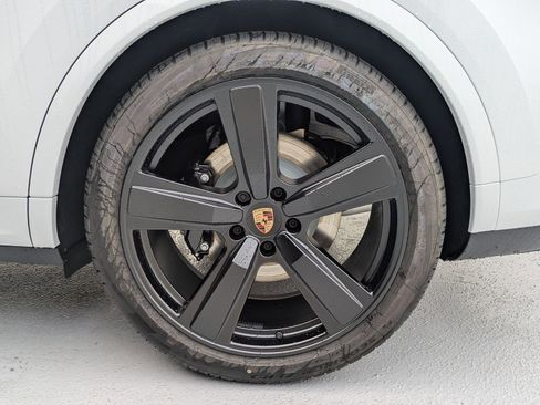 New 2026 Porsche Cayenne Coupe image 28
