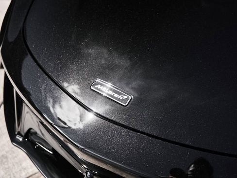Used 2024 McLaren Artura RWD image 8