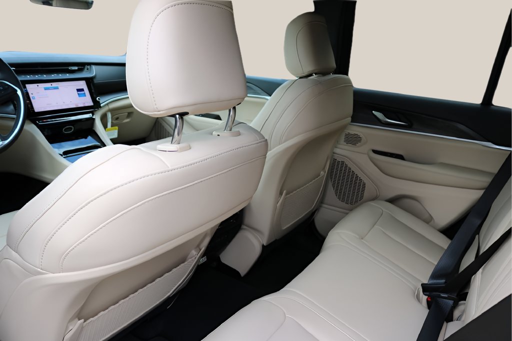 New 2026 Jeep Grand Cherokee Limited RWD image 14