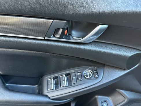 Used 2022 Honda Accord Sport image 11