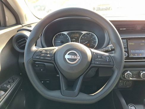 Used 2025 Nissan Kicks Play S image 8