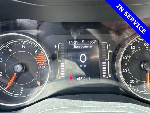Used 2019 Jeep Cherokee Latitude w/ Popular Appearance Group FWD image 4