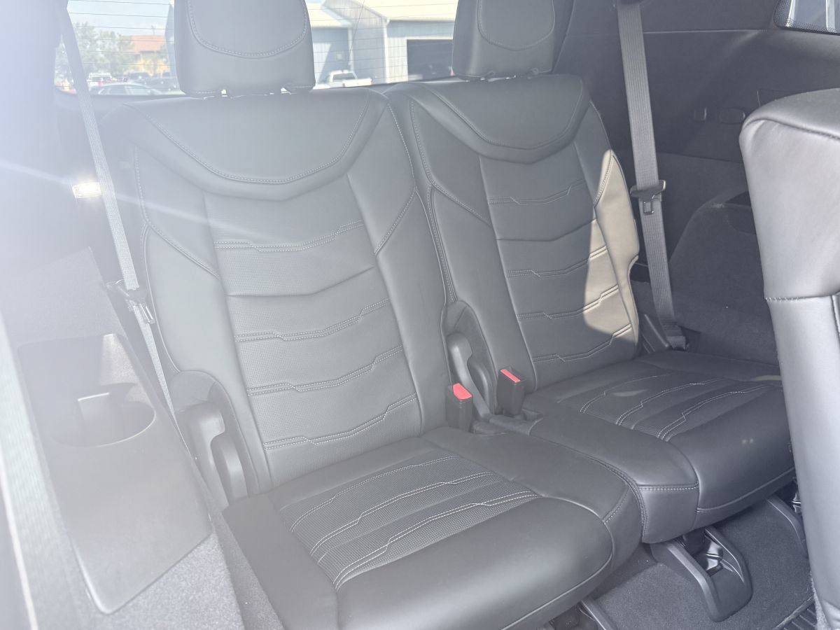 Used 2024 Cadillac XT6 Sport w/ Platinum Package AWD/4WD image 14