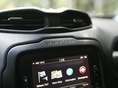 Used 2016 Jeep Renegade Latitude image 15