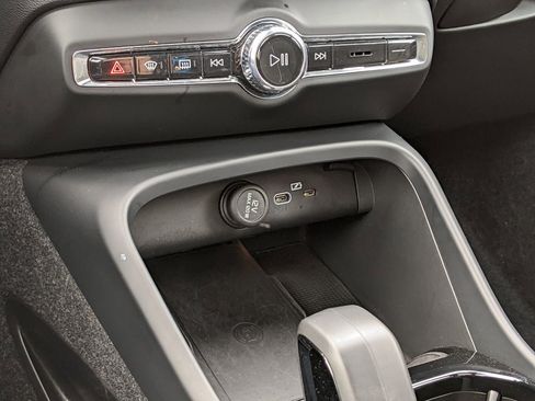 Certified 2025 Volvo XC40 B5 Plus image 19