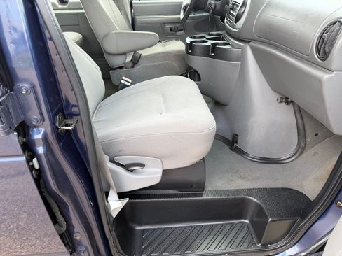Used 2006 Ford E-350 and Econoline 350 XL RWD image 11