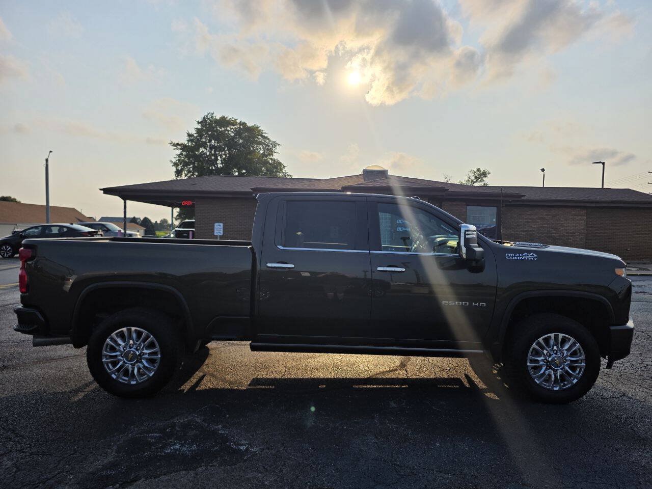 Used 2022 Chevrolet Silverado 2500 High Country w/ Z71 Off-Road Package AWD/4WD image 9
