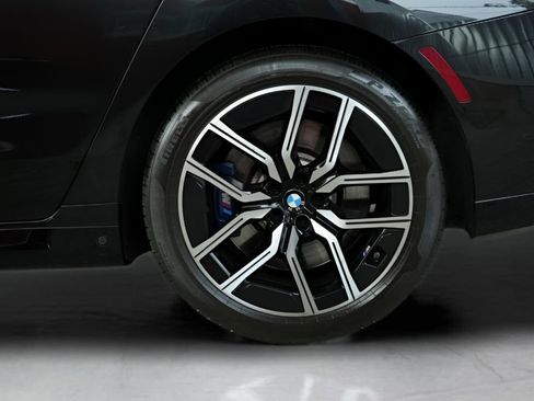 Used 2023 BMW 760i xDrive w/ Executive Package image 15
