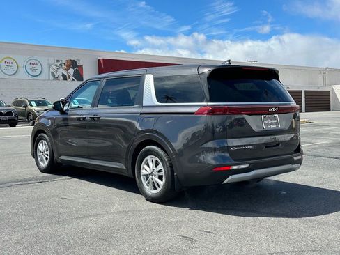 Used 2022 Kia Carnival LX FWD image 5