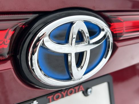 Used 2021 Toyota Venza XLE w/ Softex Package image 6