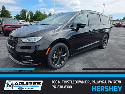 Used 2025 Chrysler Pacifica Limited