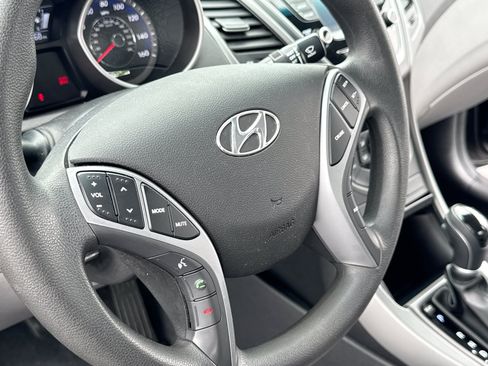 Used 2016 Hyundai Elantra SE w/ Option Group 02 FWD image 12